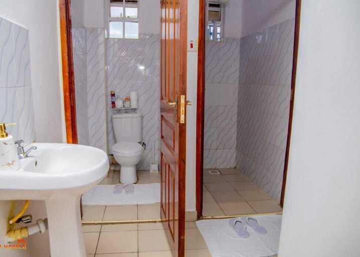 Bathroom, Lux Suites Truna Executive Homes Kisii, Nyaribari Chache