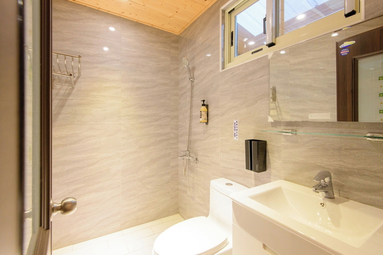 Bathroom 3, Little Lost B&B|Family / Pet Friendly, Pingtung