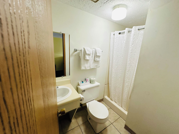 Bathroom 3, Quality Lodge, Erie