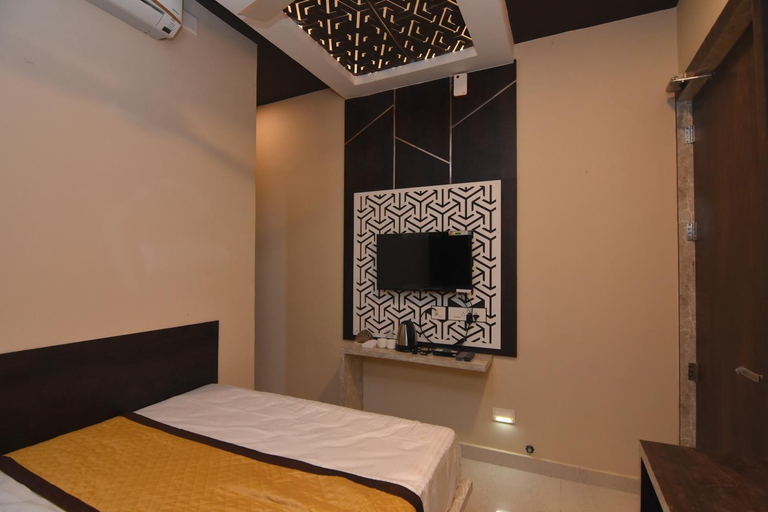Others 5, Hotel Lynx, Thanjavur