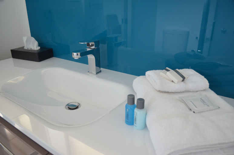 Bathroom 4, Island Breeze Motel, King Island