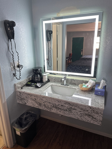 Bathroom 5, Tanglewood Motel, Tillman