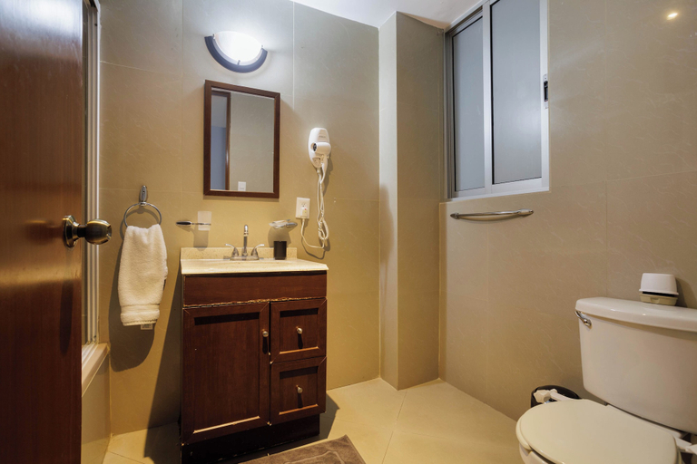 Bathroom 4, Socrates 378, Mexico City