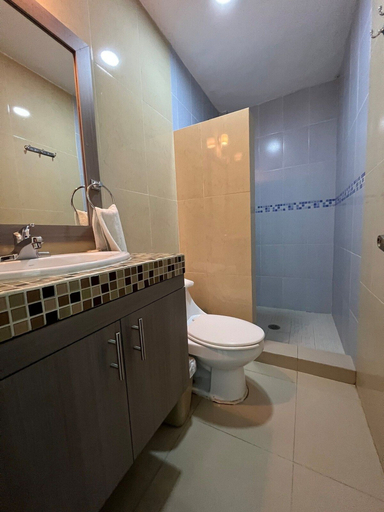 Bathroom 4, Bamboo, Tlayacapan
