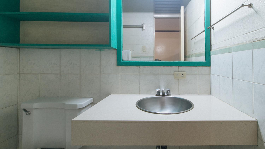 Bathroom 4, Broadway Court Apartelle, Quezon City