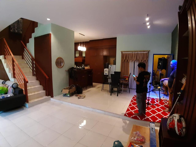 Others 5, Orange Villa, Karo
