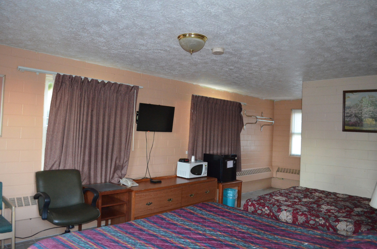 Others 3, Admiral Motel, Marion
