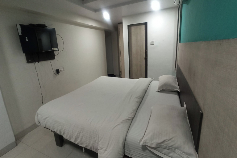 Bedroom 3, Hotel Blue Heaven, Satara