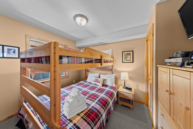 Bedroom 3, Crystal Forest #22 By Bear Country, Thompson-Nicola