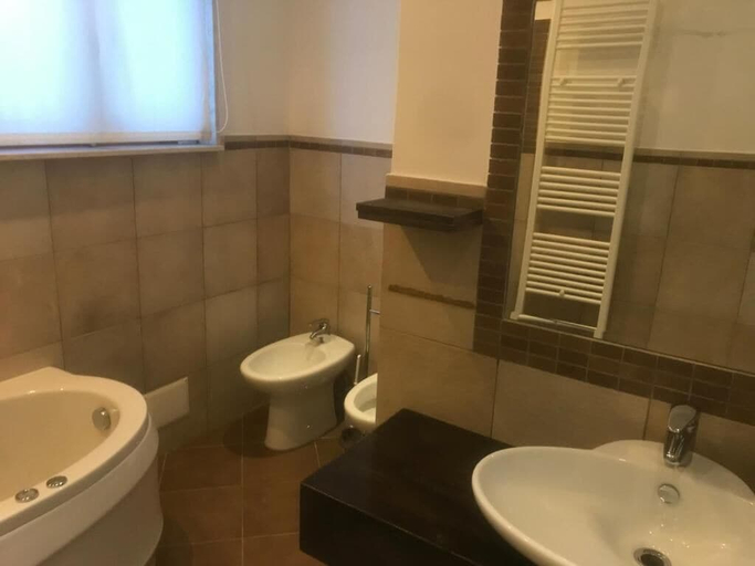 Bathroom 2, CasalHouse Apartment, Brindisi