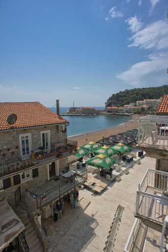 Others 5, Piazza Apartments 2