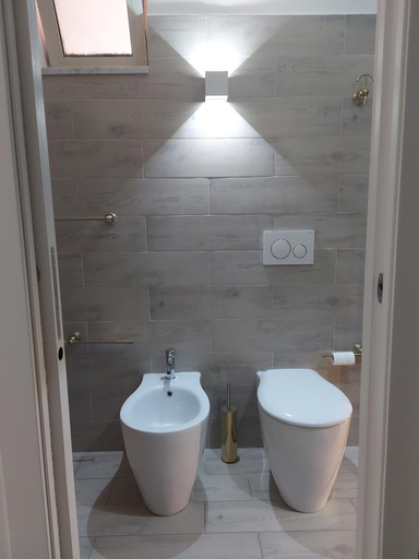Bathroom 3, Vitiello Maria's home, Napoli
