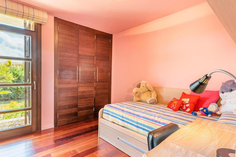 4, Villa de lujo con piscina, jacuzzi, jardin y terraza, Baleares