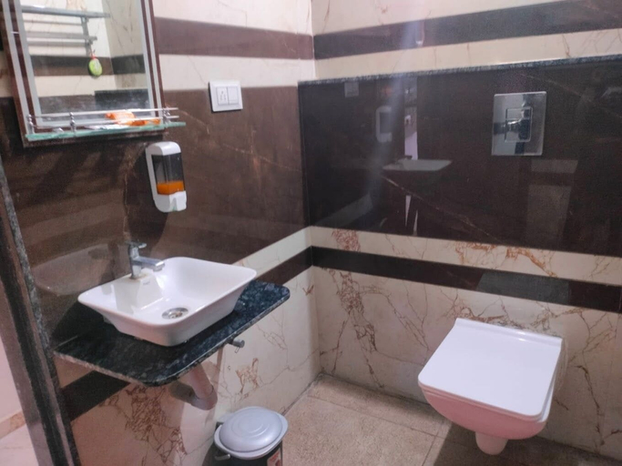 Bathroom, Hotel Arihant Plaza, Navsari
