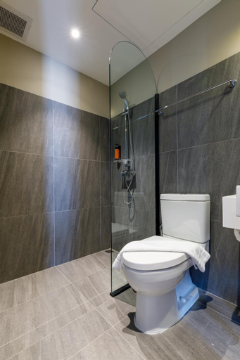 Bathroom 26