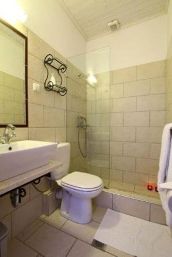 Bathroom 2, Villa Polyxeni, Epirus