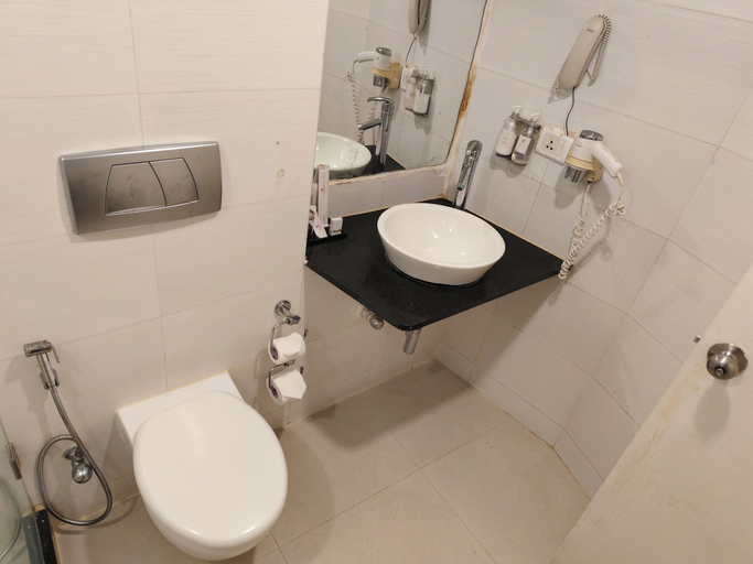 Bathroom 5, Regenta Place Bangalore, Cunningham Road, Bangalore