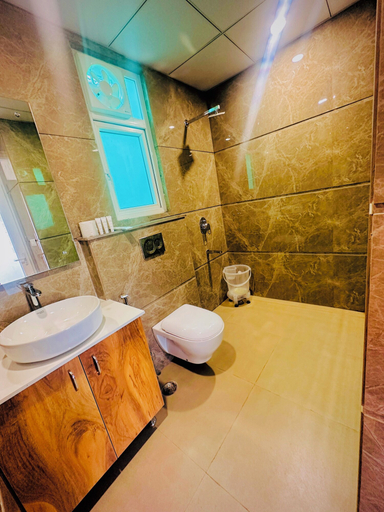 Bathroom 4, The Lodgers Luxury1BHK Service Apartment, Gurgaon