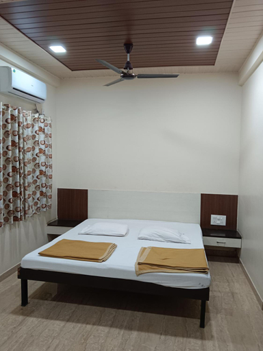 Others 5, Samraj Lodge, Solapur