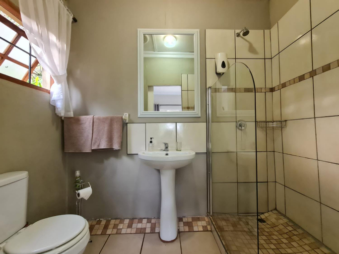 Bathroom 3, La Luna @ Misty Mountains, Vhembe