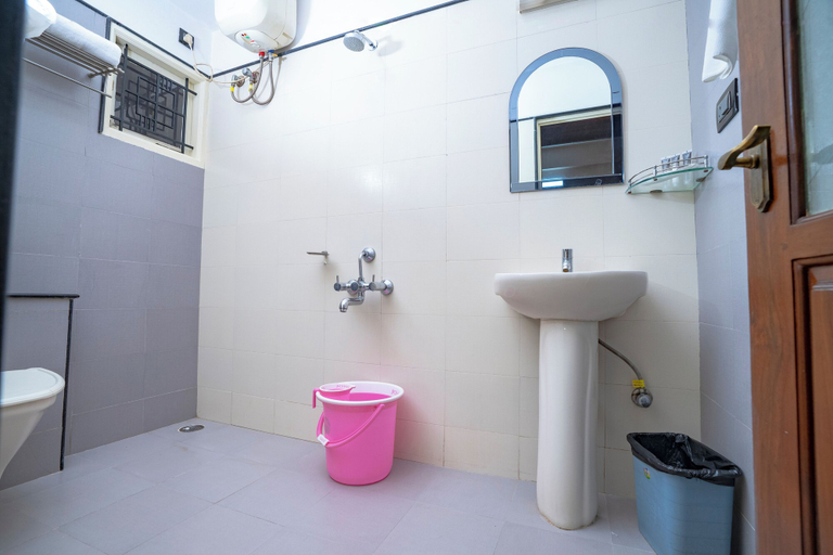 Bathroom 5, SS Mystic Apartotel, Bangalore
