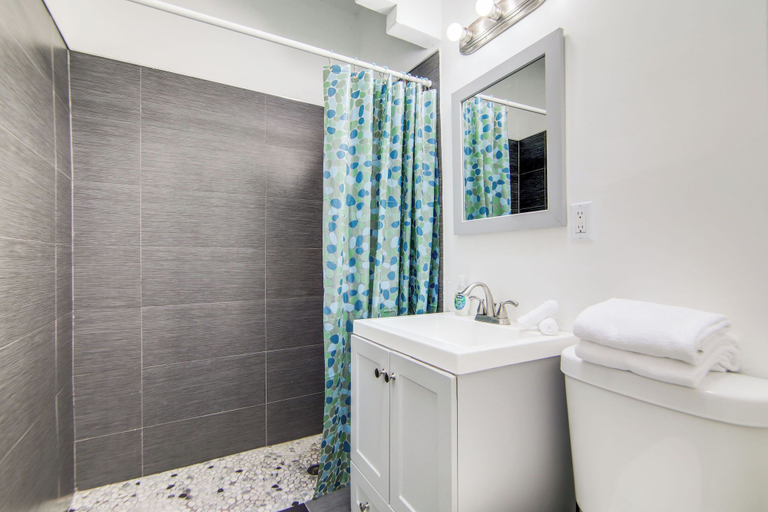 Bathroom, Cozy South Beach 1BR Apt Near Beach and Ocean Drive, Miami-Dade
