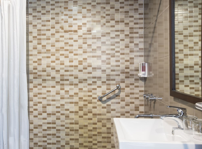 Bathroom 4, Amaris Hotel Bengkulu, Bengkulu