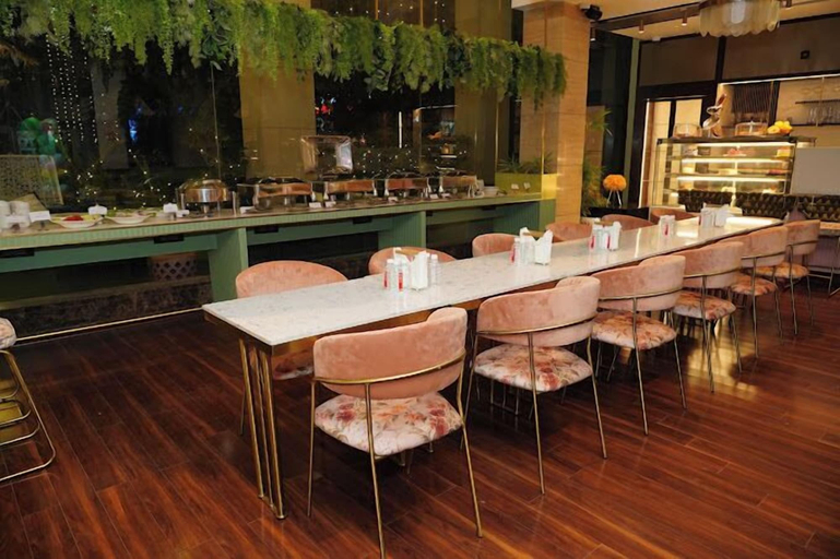 Food & Drinks 3, The Galgotias Hotel, Gurgaon