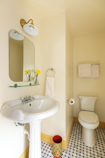 Bathroom 4, Silas House, Greene