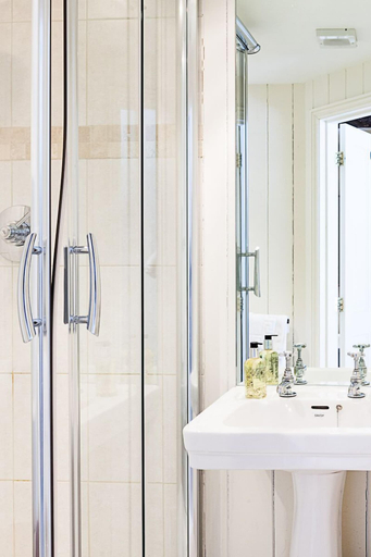 Bathroom 2, The Stag at Stow, Gloucestershire