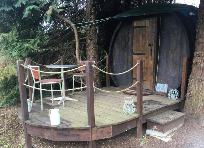 Charming 2-Bed Cabin in Domfront-en-Poiraie, Orne