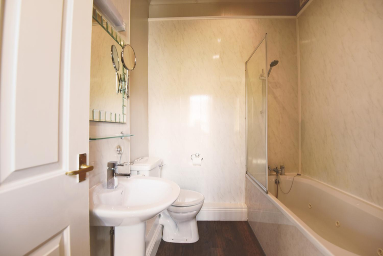 Bathroom 3, Black Bull Inn, Northumberland