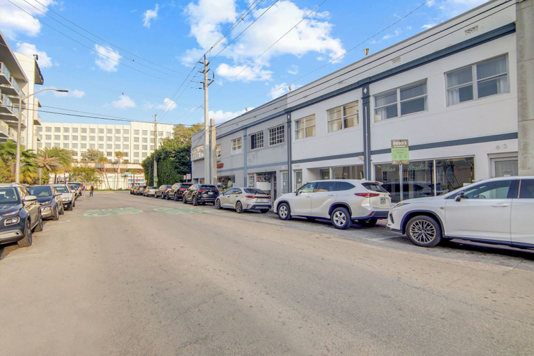 Exterior & Views 2, Chic Large Studio Apt Near Ocean Drive South Beach, Miami-Dade