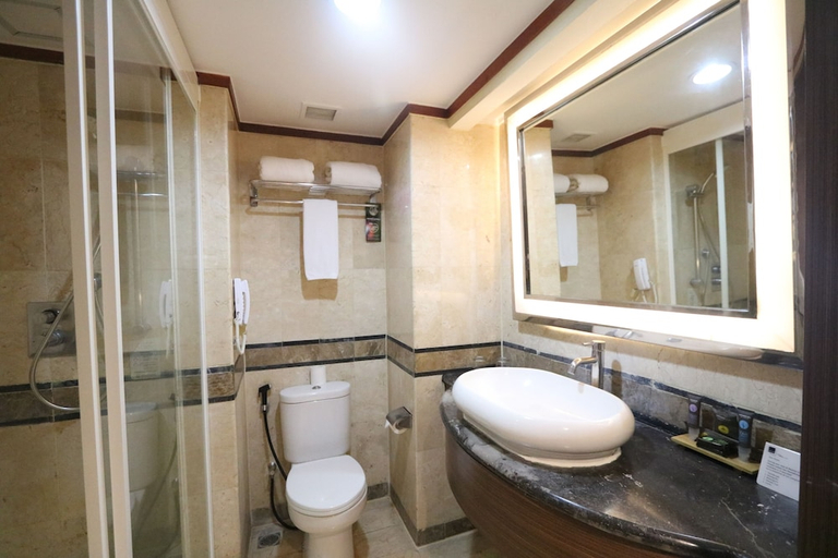 Bathroom 5, Novotel Solo, Solo