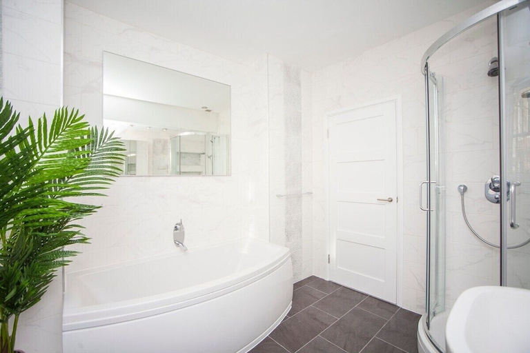 Bathroom 3, Georgian Coach House Mews Central Bath, Bath and North East Somerset