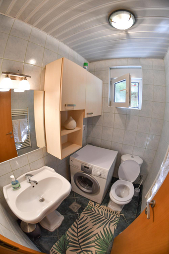 Others 3, Spacious apartment with own garden and balcony, Skopje