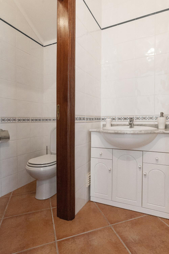 Bathroom 2, Ocean Breeze Villa, Peniche