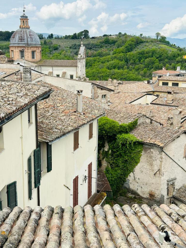 Trilocale in centro storico a Spoleto, Perugia