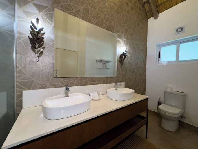 Bathroom 4, Shearwater Explorers Village, Hwange