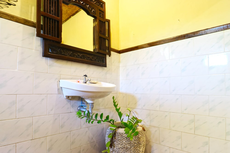 Bathroom 3, Ubud Kerta City Hotel, Gianyar