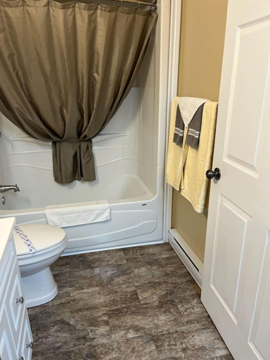 Bathroom 3, Riverview Suites, Division No. 7