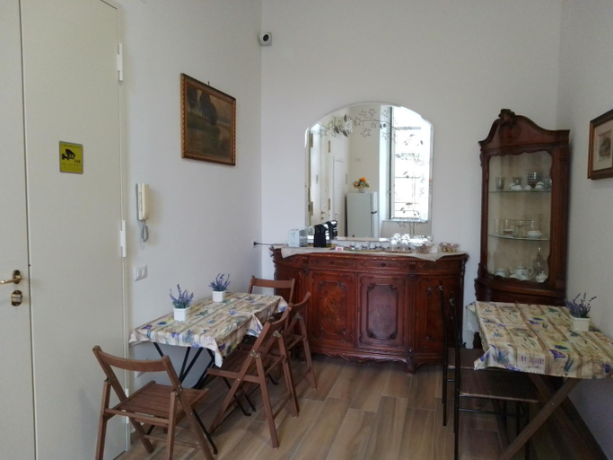 Others 5, B&B Palazzo Sersale Napoli, Napoli