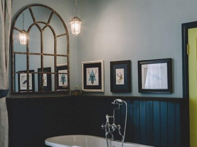 Bathroom 5, The Stag at Stow, Gloucestershire