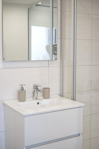 Bathroom 3, Georgi Apartments, Unstrut-Hainich-Kreis