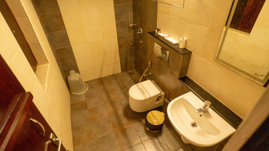 Bathroom 4, Kumarakom Heritage, Kottayam
