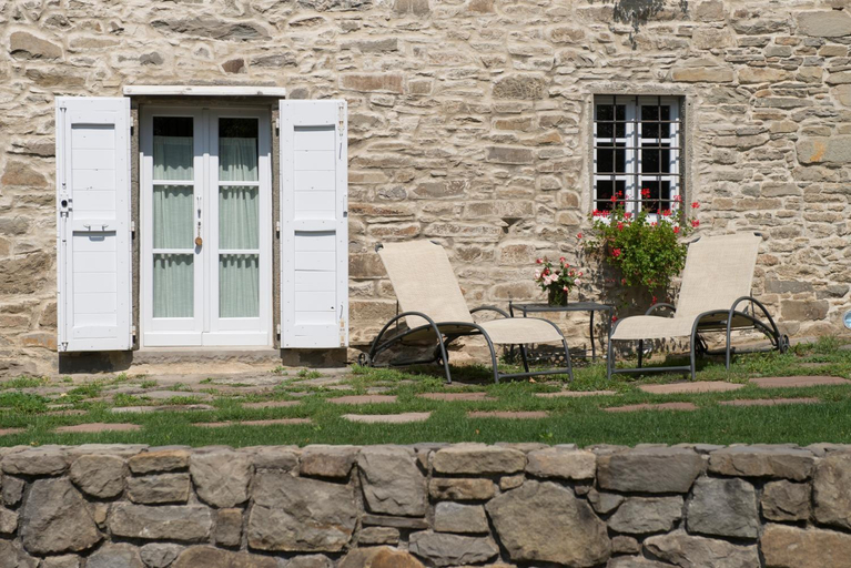 Exterior & Views