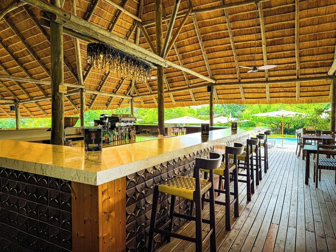 Food & Drinks 5, Shearwater Explorers Village, Hwange