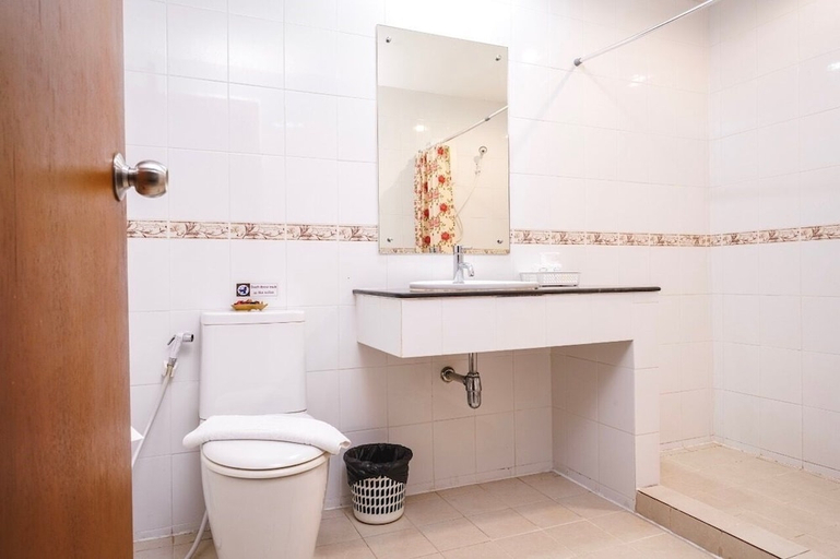 Bathroom 3, Neptuna Hotel by Maduzi, Pulau Phuket