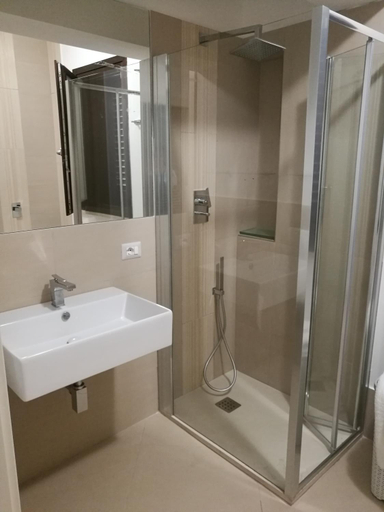 Bathroom, Al porto, Trapani