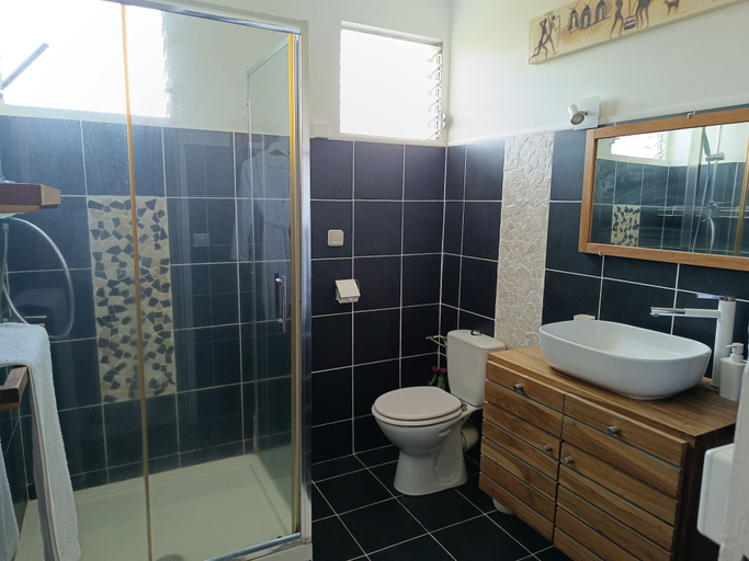 Bathroom 3, CLEMARA EVASION, Schœlcher